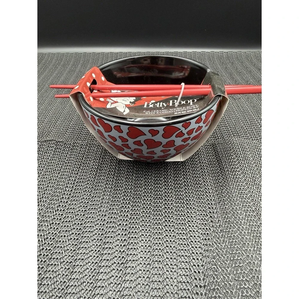 Betty Boop Hearts Ceramic Noodle Bowl Bamboo Chopsticks 20 oz New